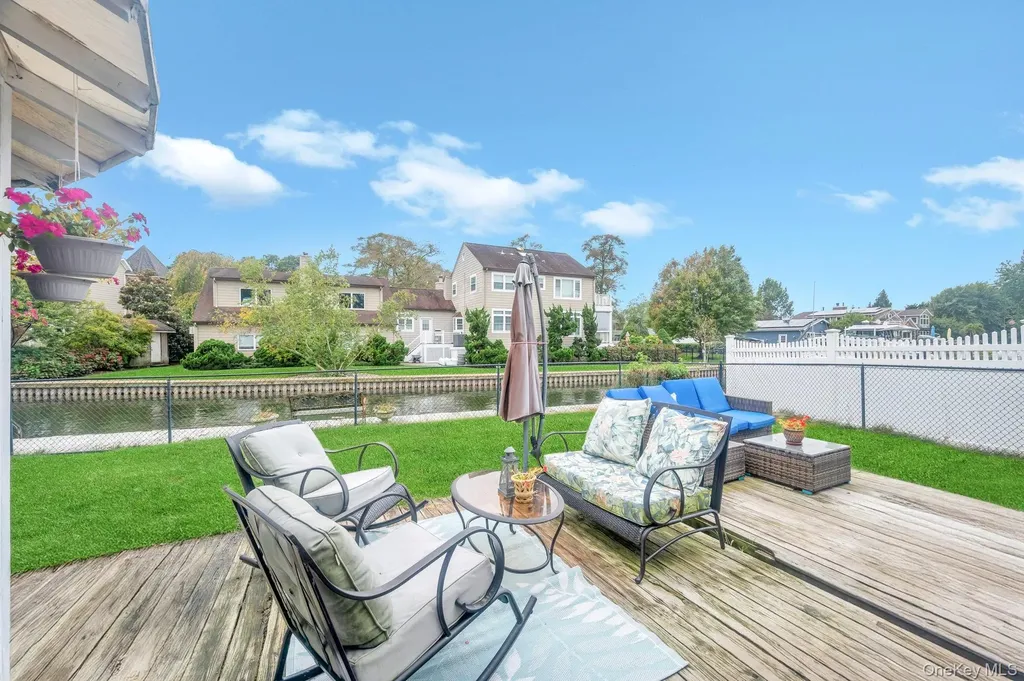 190 Connetquot Drive Oakdale NY 11769