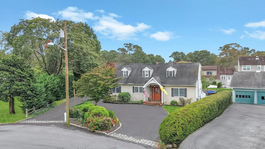 190 Connetquot Drive Oakdale NY 11769