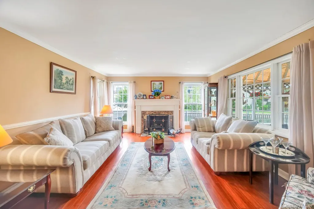 190 Connetquot Drive Oakdale NY 11769