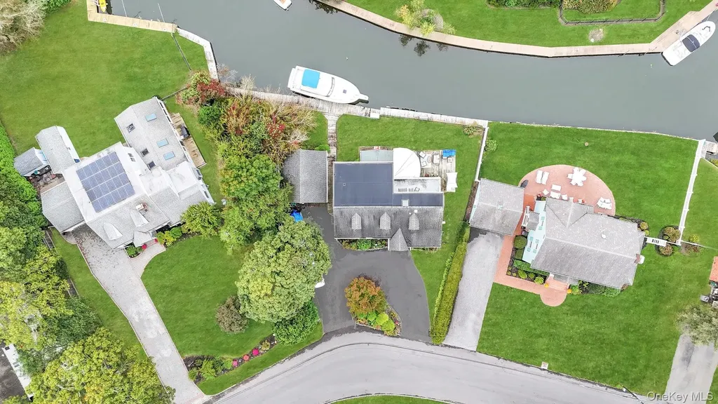 190 Connetquot Drive Oakdale NY 11769
