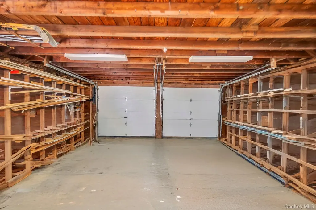 190 Connetquot Drive Oakdale NY 11769
