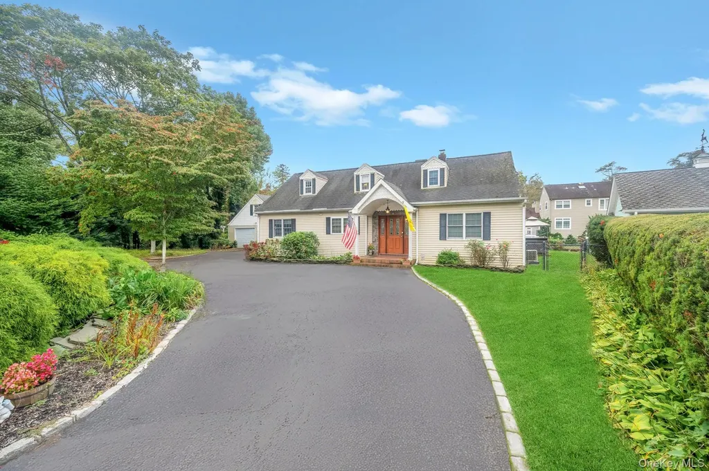 190 Connetquot Drive Oakdale NY 11769