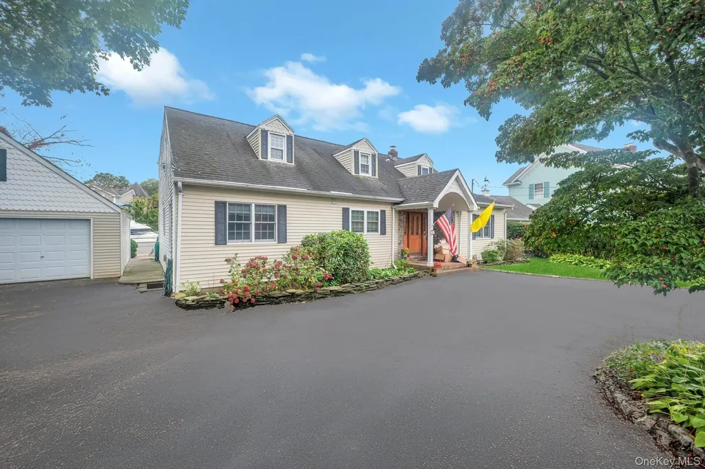 190 Connetquot Drive Oakdale NY 11769