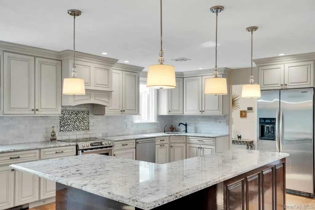 1 Regency Lane Dix Hills NY 11746