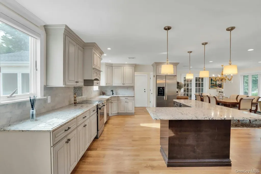 1 Regency Lane Dix Hills NY 11746