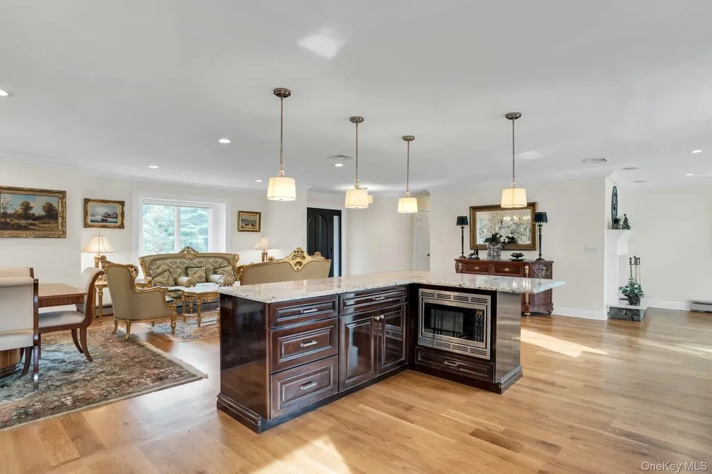 1 Regency Lane Dix Hills NY 11746