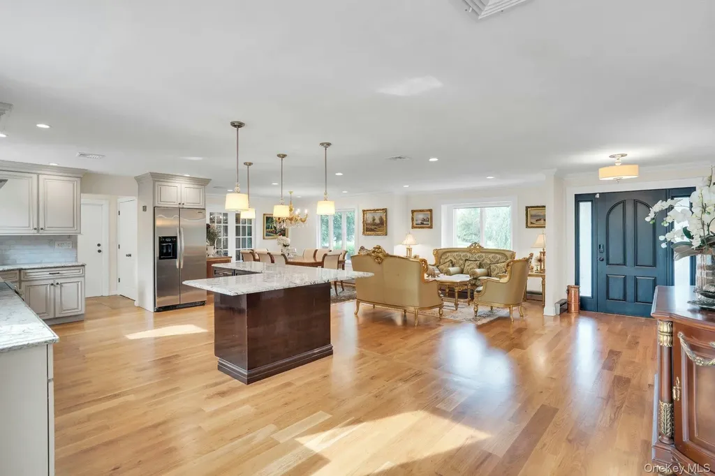 1 Regency Lane Dix Hills NY 11746