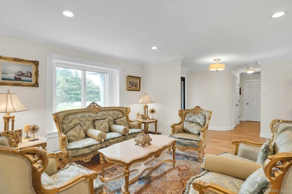 1 Regency Lane Dix Hills NY 11746