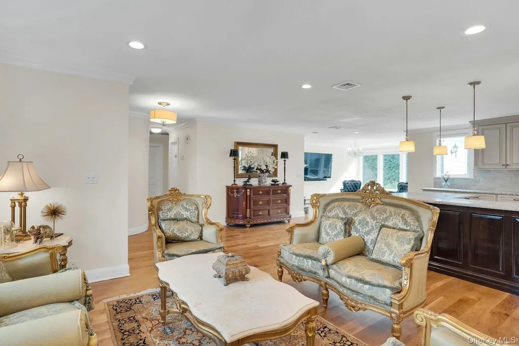 1 Regency Lane Dix Hills NY 11746