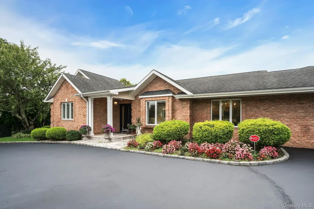 1 Regency Lane Dix Hills NY 11746