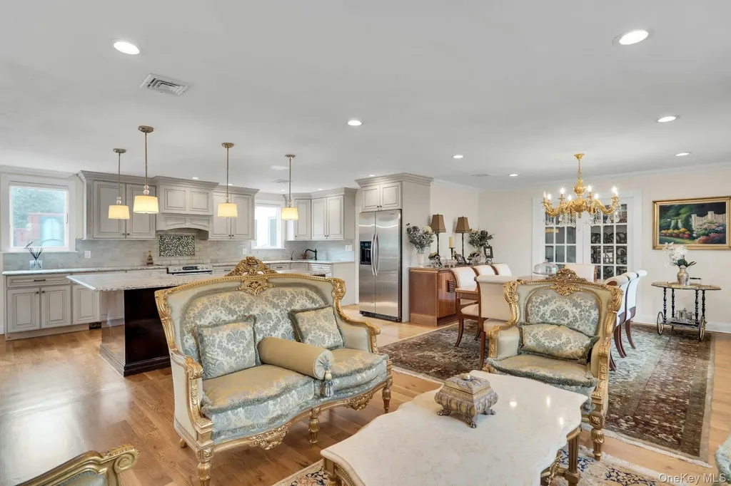 1 Regency Lane Dix Hills NY 11746