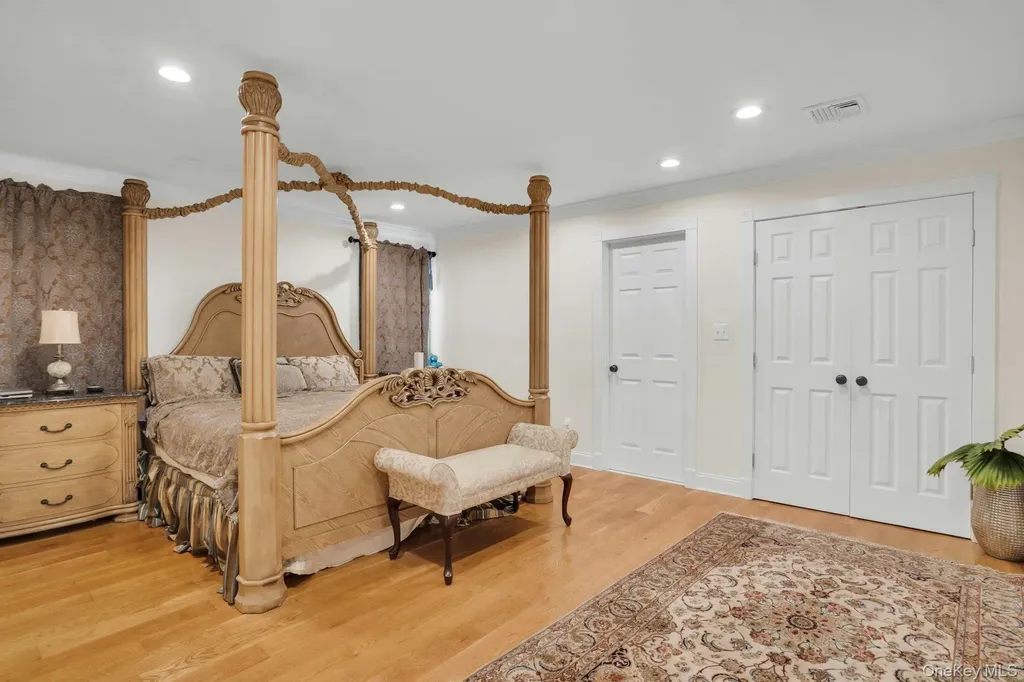1 Regency Lane Dix Hills NY 11746