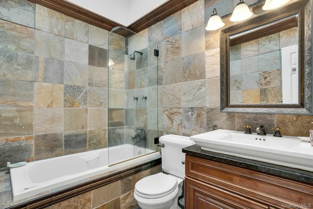 1 Regency Lane Dix Hills NY 11746
