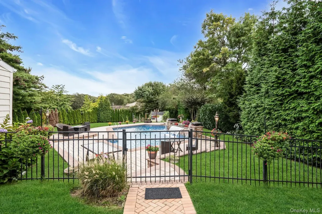 1 Regency Lane Dix Hills NY 11746