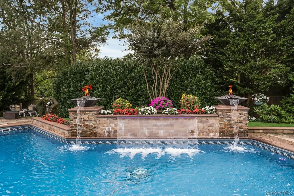 1 Regency Lane Dix Hills NY 11746