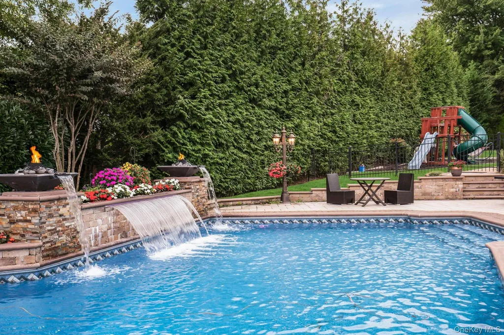 1 Regency Lane Dix Hills NY 11746
