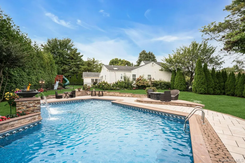 1 Regency Lane Dix Hills NY 11746
