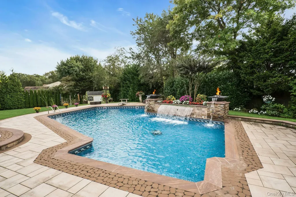 1 Regency Lane Dix Hills NY 11746
