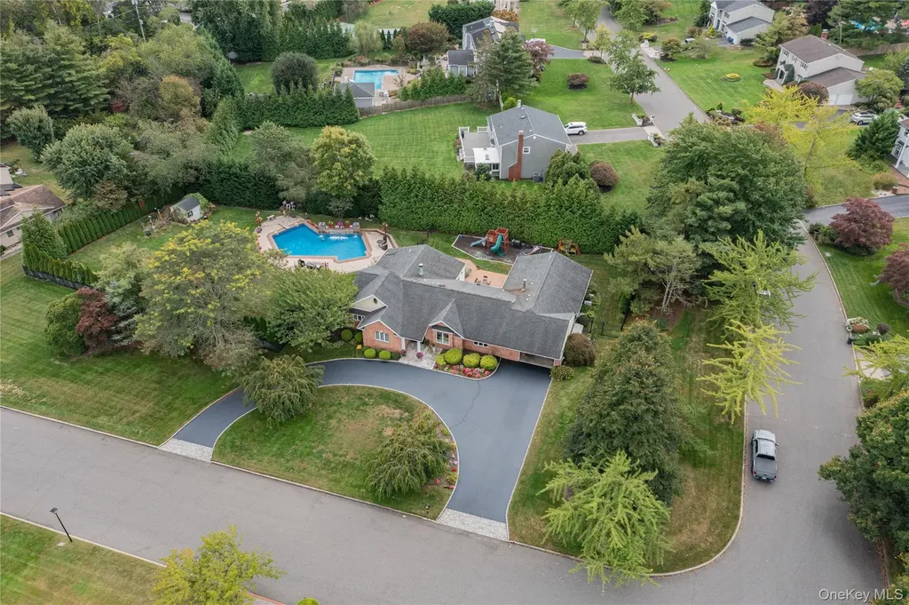 1 Regency Lane Dix Hills NY 11746
