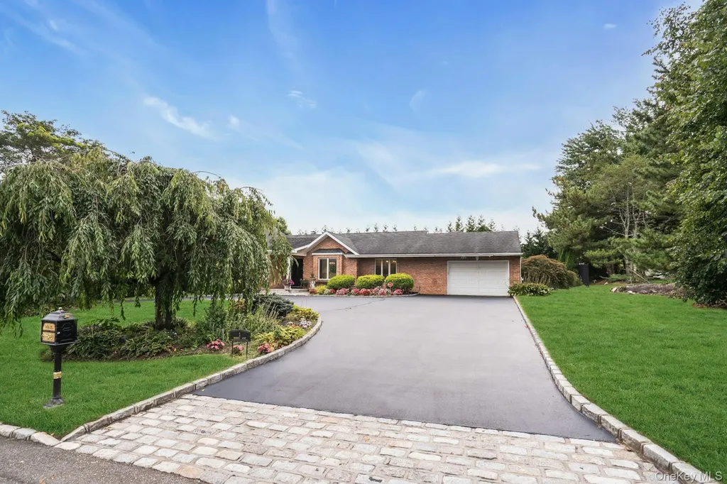 1 Regency Lane Dix Hills NY 11746