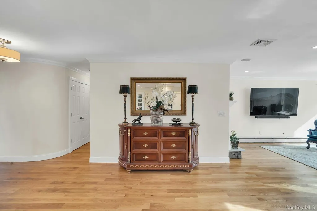 1 Regency Lane Dix Hills NY 11746