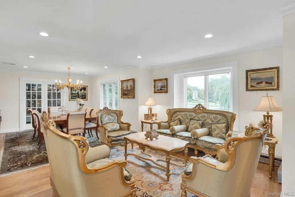 1 Regency Lane Dix Hills NY 11746