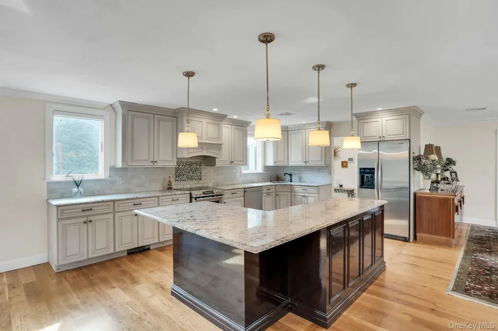 1 Regency Lane Dix Hills NY 11746