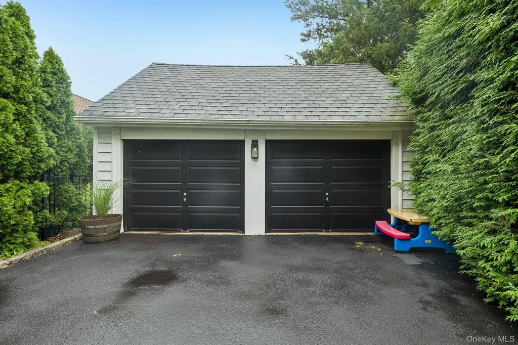 410 Congress Avenue East Williston NY 11596