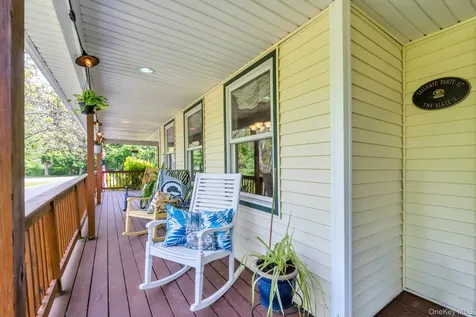 506 Moriches Middle Island Road Manorville NY 11949