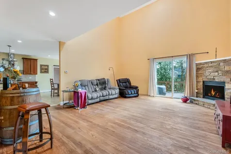 506 Moriches Middle Island Road Manorville NY 11949