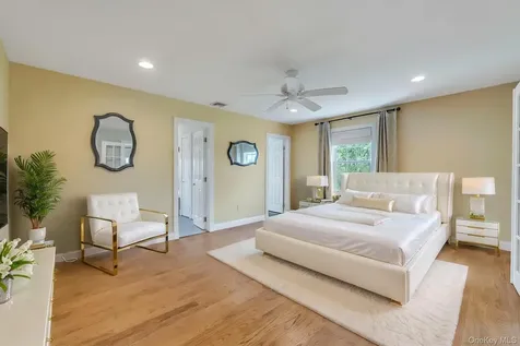 506 Moriches Middle Island Road Manorville NY 11949