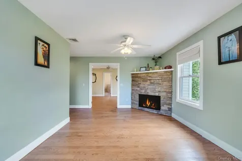 506 Moriches Middle Island Road Manorville NY 11949