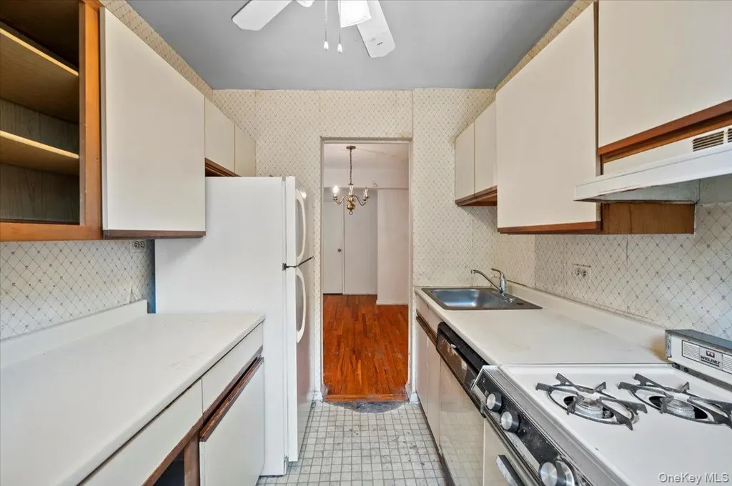 4320 Van Cortlandt Park East Bronx NY 10470