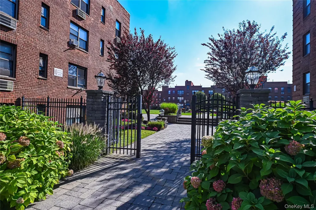 1 Jefferson Avenue Rockville Centre NY 11570