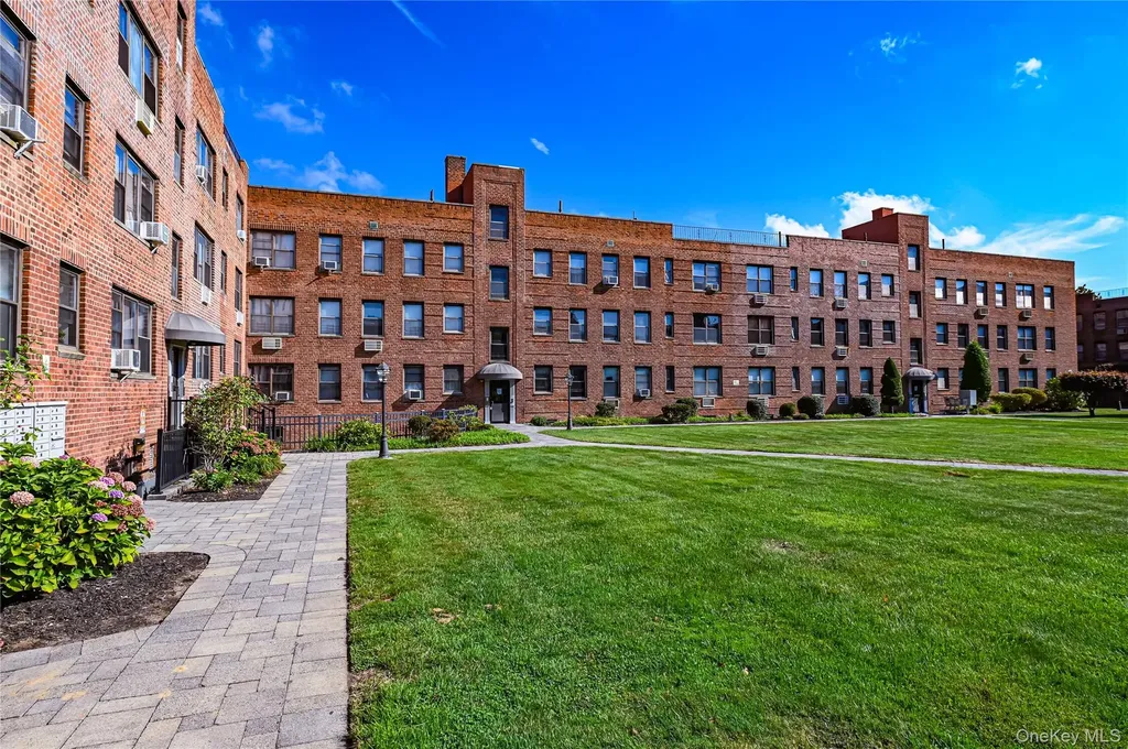 1 Jefferson Avenue Rockville Centre NY 11570