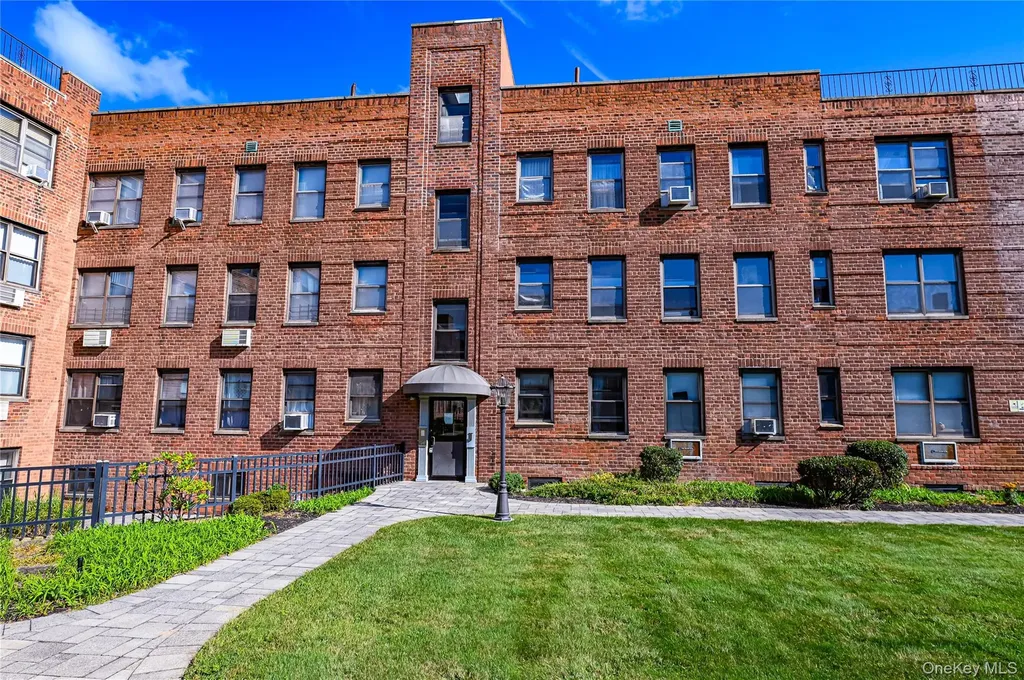 1 Jefferson Avenue Rockville Centre NY 11570