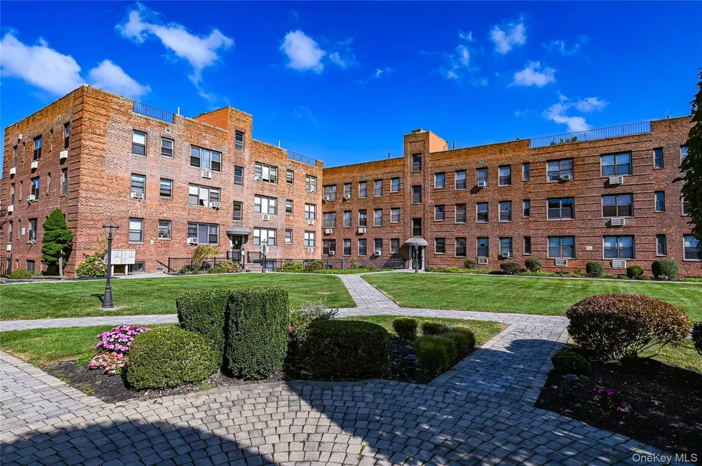1 Jefferson Avenue Rockville Centre NY 11570