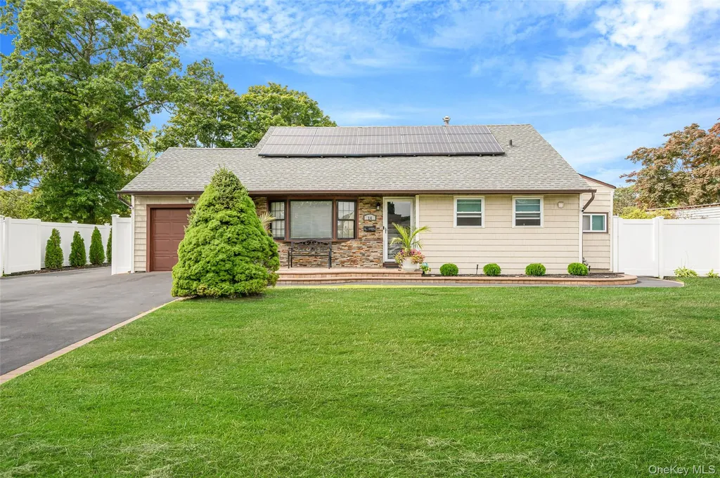 14 Dartmouth Drive Bay Shore NY 11706