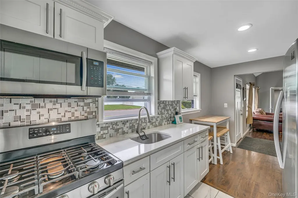 14 Dartmouth Drive Bay Shore NY 11706