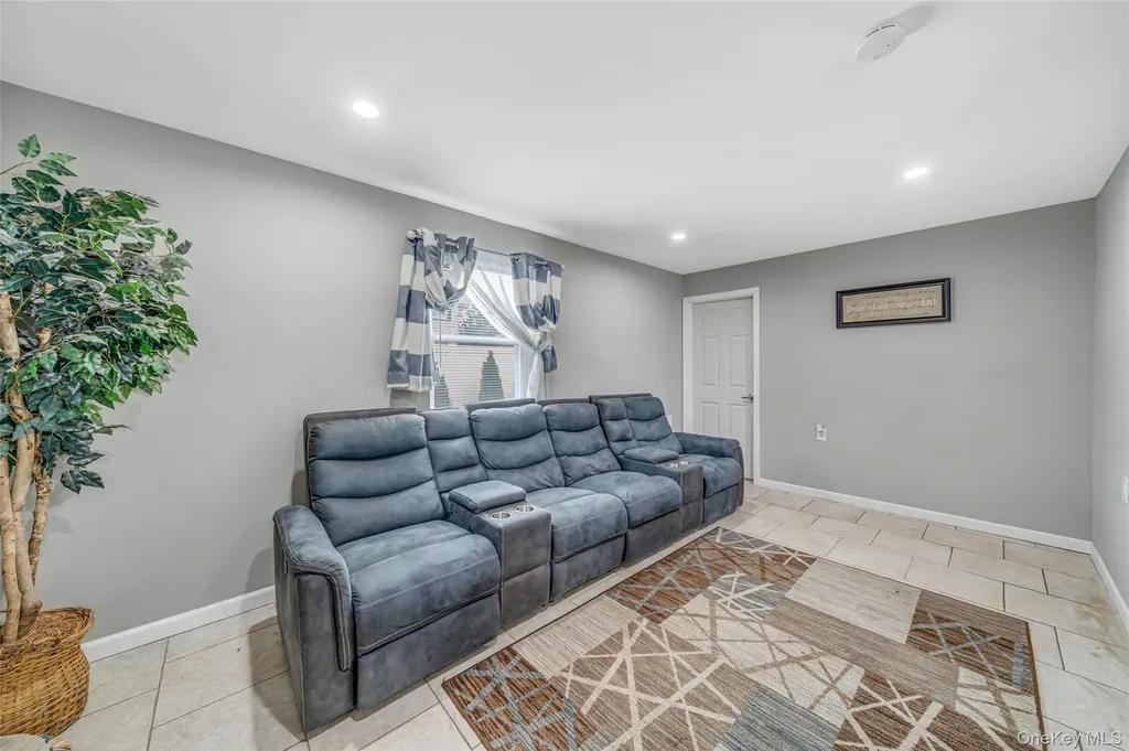 14 Dartmouth Drive Bay Shore NY 11706