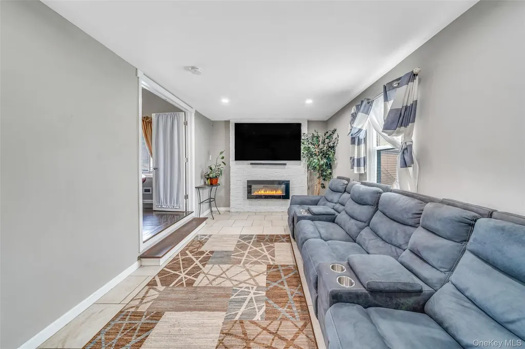 14 Dartmouth Drive Bay Shore NY 11706