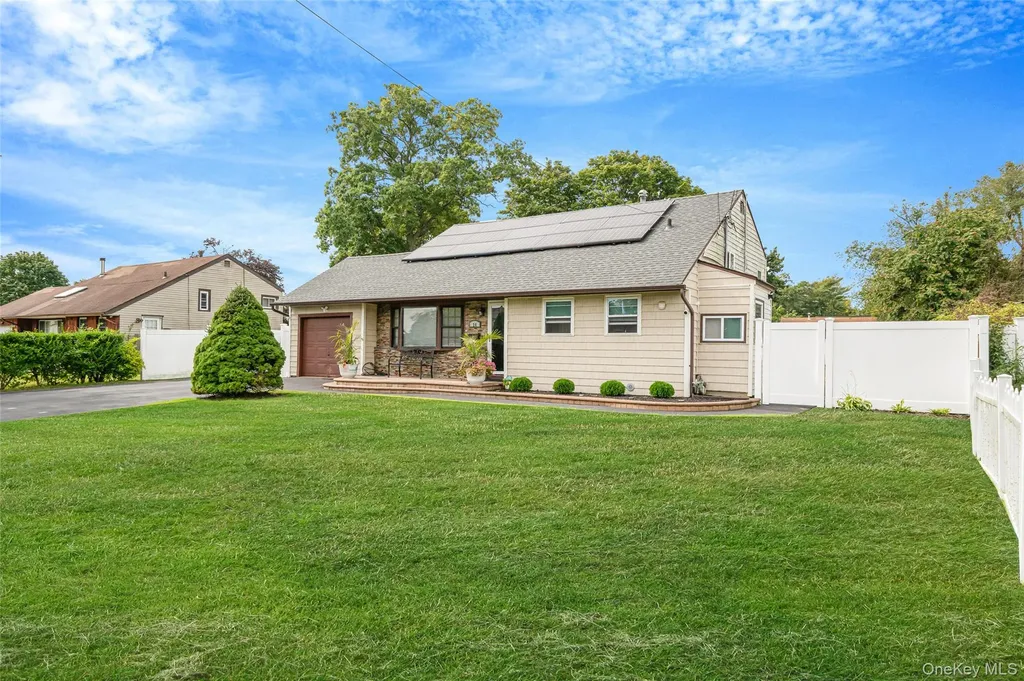 14 Dartmouth Drive Bay Shore NY 11706