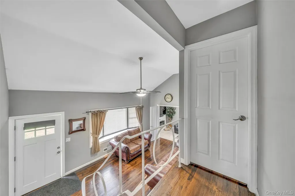 14 Dartmouth Drive Bay Shore NY 11706