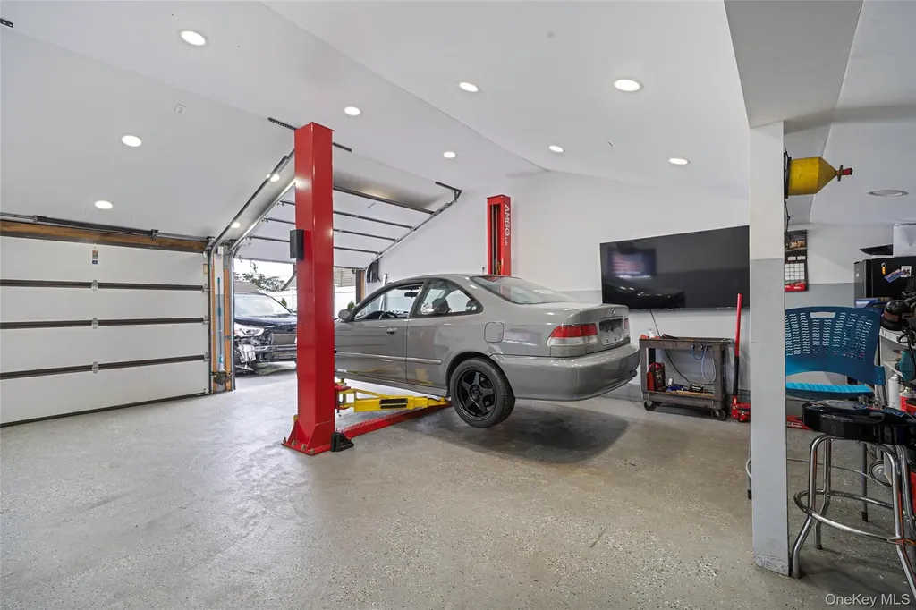 14 Dartmouth Drive Bay Shore NY 11706
