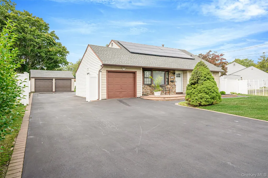 14 Dartmouth Drive Bay Shore NY 11706