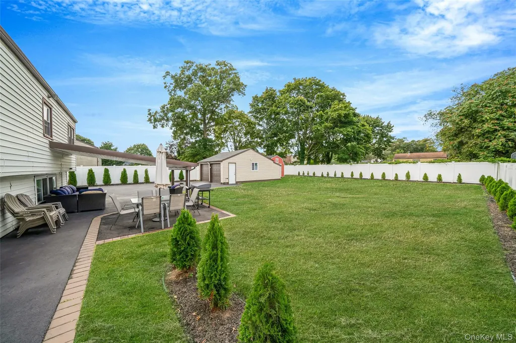14 Dartmouth Drive Bay Shore NY 11706