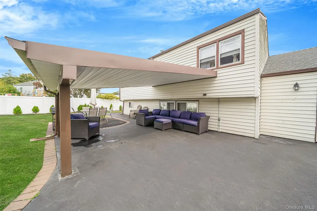 14 Dartmouth Drive Bay Shore NY 11706