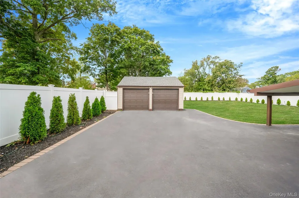 14 Dartmouth Drive Bay Shore NY 11706