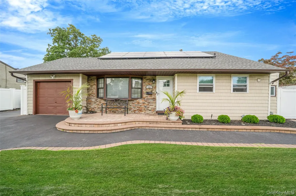 14 Dartmouth Drive Bay Shore NY 11706