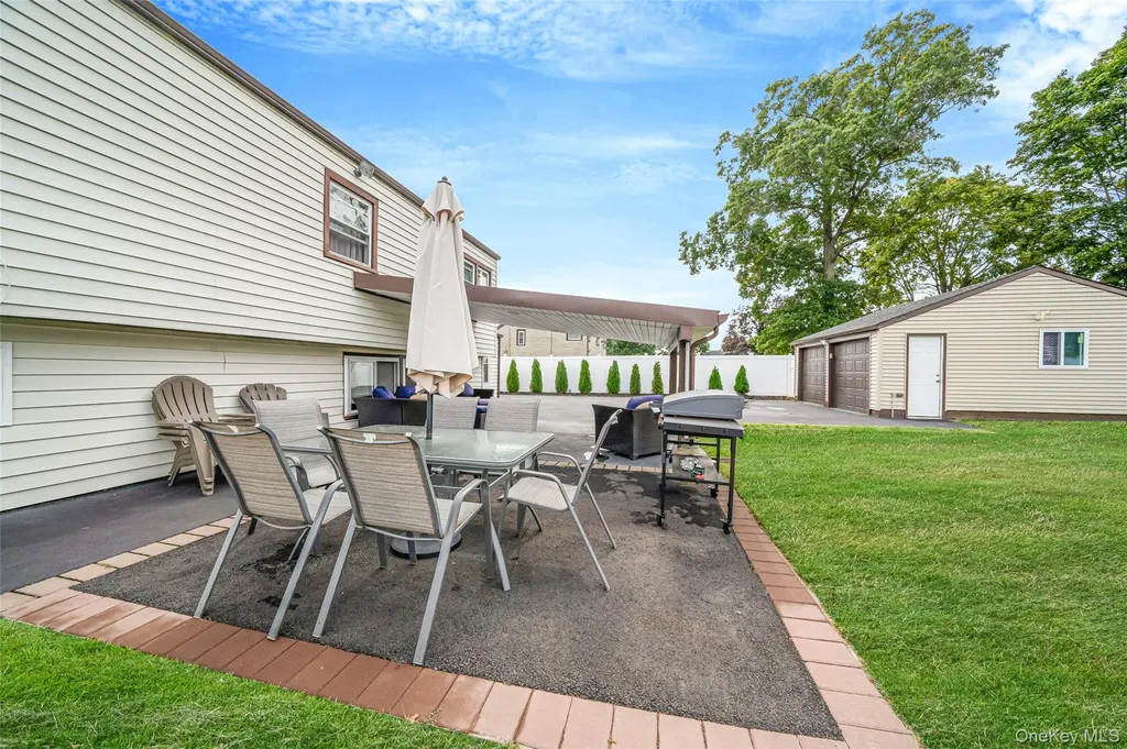 14 Dartmouth Drive Bay Shore NY 11706